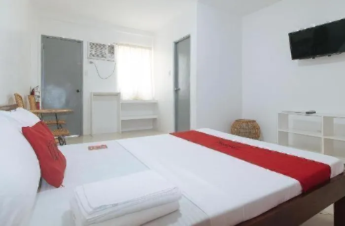 호텔 Reddoorz At Fat J Apartelle Mactan 2*