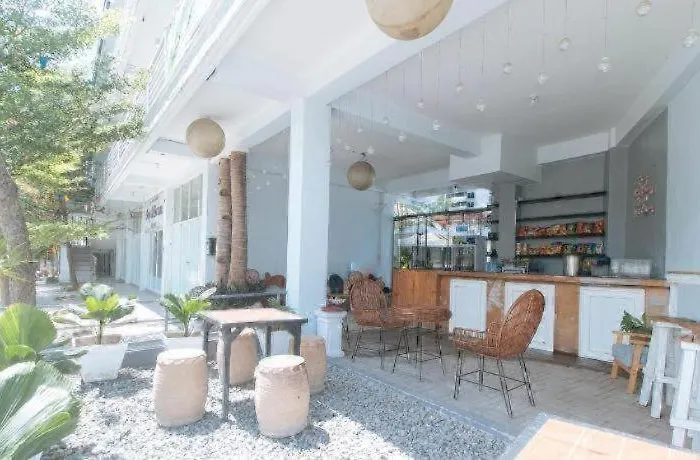 Reddoorz At Fat J Apartelle Mactan 막탄