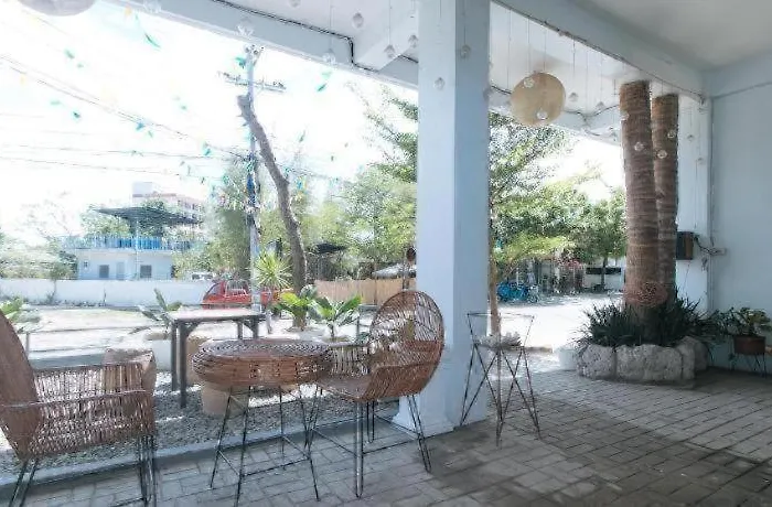 호텔 Reddoorz At Fat J Apartelle Mactan 막탄
