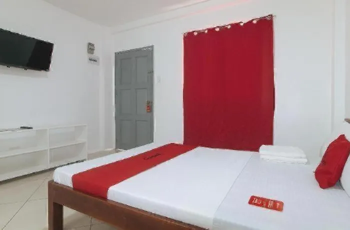 호텔 Reddoorz At Fat J Apartelle Mactan 2*