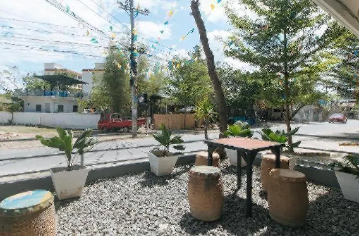호텔 Reddoorz At Fat J Apartelle Mactan
