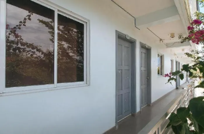 호텔 Reddoorz At Fat J Apartelle Mactan