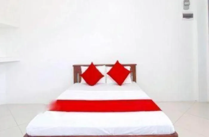 호텔 Reddoorz At Fat J Apartelle Mactan 2*