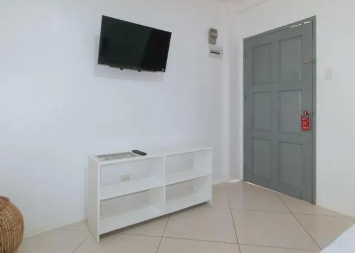 Reddoorz At Fat J Apartelle Mactan 막탄