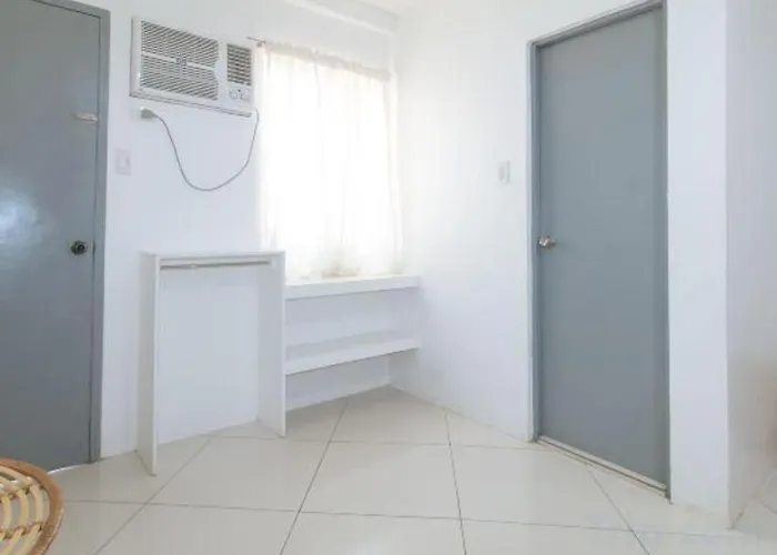 Reddoorz At Fat J Apartelle Mactan 호텔 2*